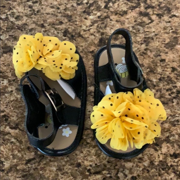 **WHOLESALE** Baby Shoe Assortment - Picture 7 of 7